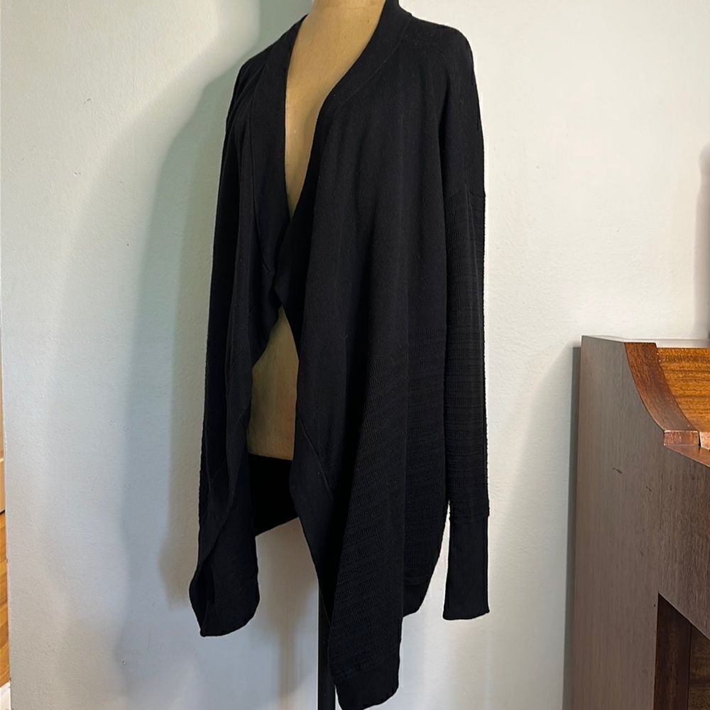 Lululemon sz 8 Find Your Calm Wrap cardigan black great pre owned condition